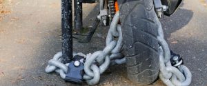 antifurti per proteggere la moto, ma serve una assicurazione contro l'incendio e il furto