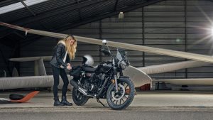 Una moto di piccola cilindrata come la Honda GB350S è ideale per un neopatentato per imparare a guidare in sicurezza la moto