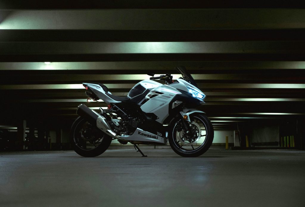 In attesa di riprendere la moto, che riposa in garage, posso sospendere l'assicurazione