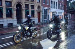 Motociclisti che affrontano la pioggia e il bagnato. Gli pneumatici devo essere sempre efficienti
