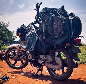 Moto usata consegnata a un centro di raccolta autorizzato per la demolizione e la radiazione dal PRA