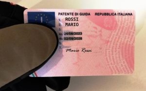 la patente di guida può essere revocata, sospesa, ritirata