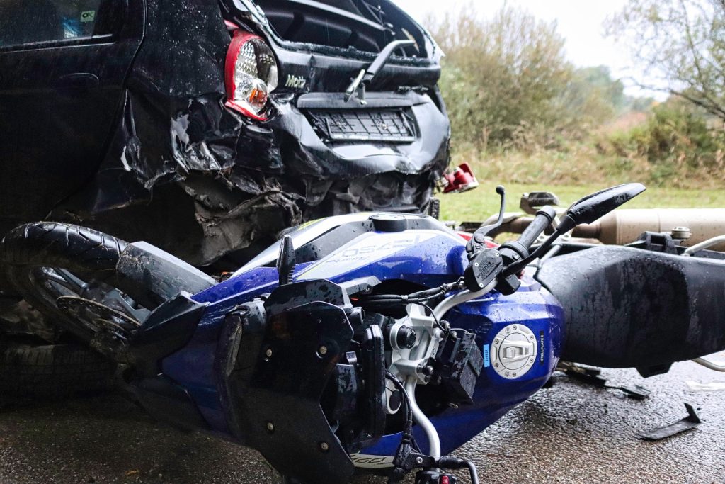 un incidente stradale in moto ha una sua prassi consolidata per assicurarsi il risarcimento.