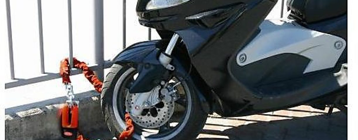 antifurto-moto-modello-poker-2-in-1-con-catena-e-bloccadisco_734_zoom